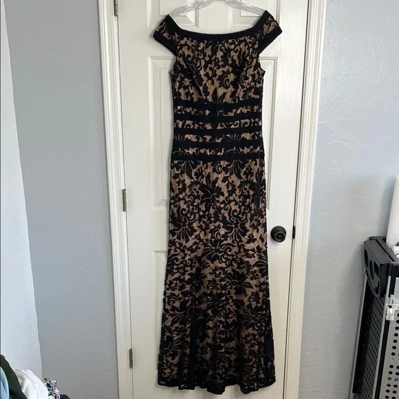 Tadashi Shoji Textured Lace Mermaid Gown black nude illusion size 8 - Picture 2 of 12